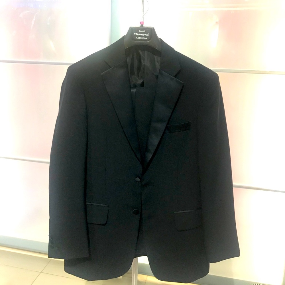 Tuxedo suit with pant